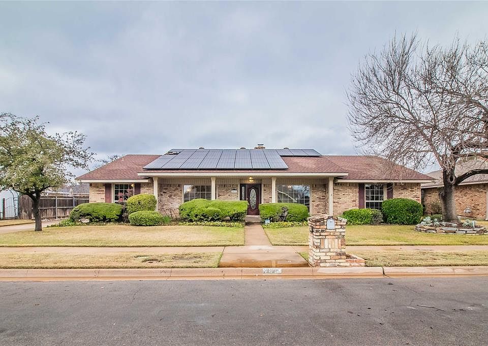 1st image of 2811 Wood Wind Dr