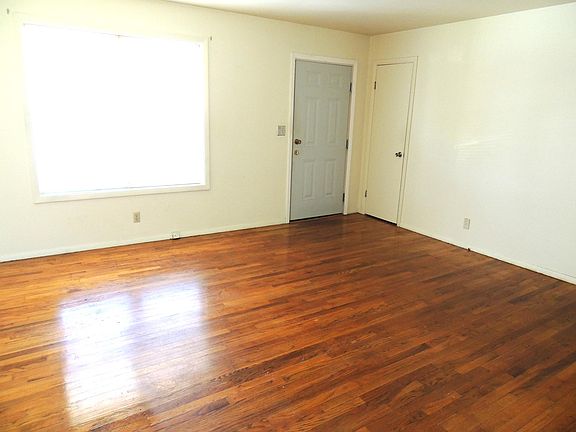 3rd image of 253 Hickory Dr