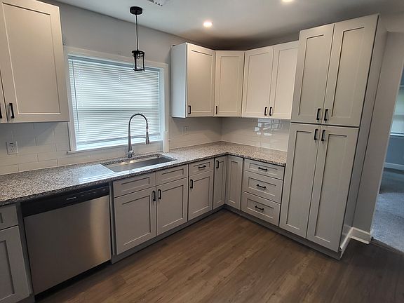 4th image of 110 Lawn Ave APT C