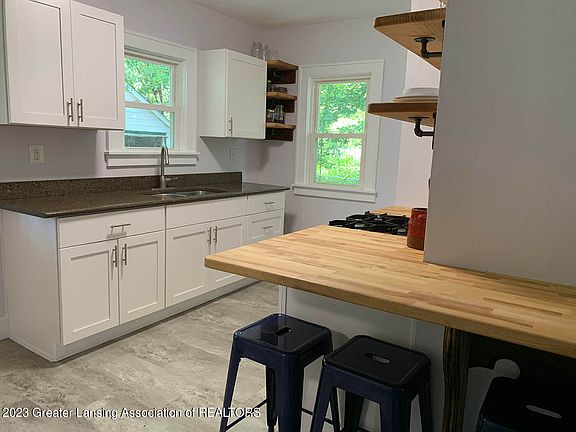 5th image of 7094 N Riverview Dr