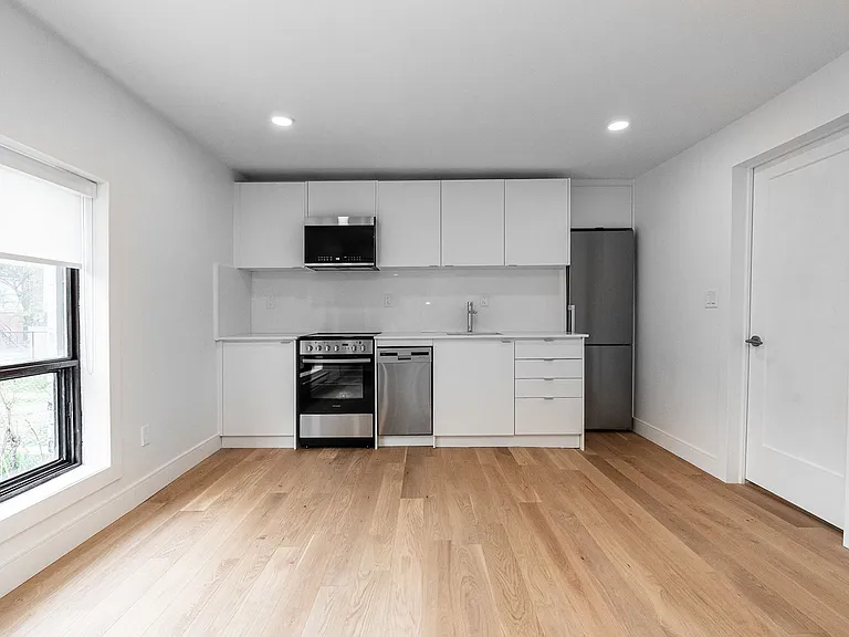 28 Maynard Ave #50109A-105 — Photo 1