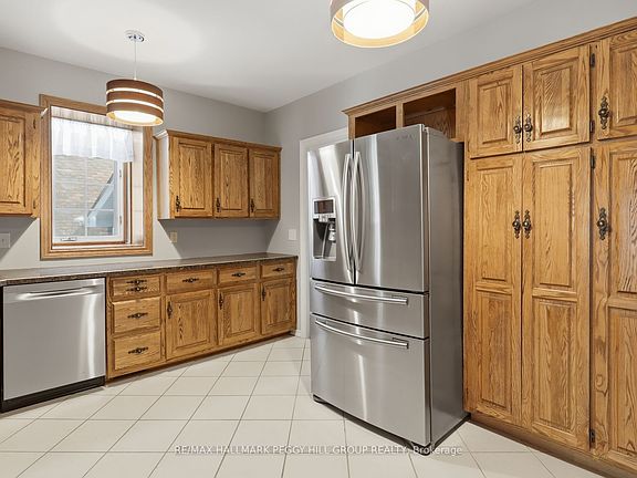 4th image of 404 Manly St