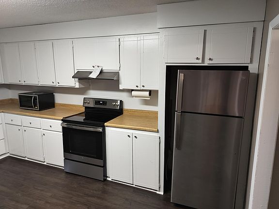 4th image of 213 Woodcrest Cir APT C