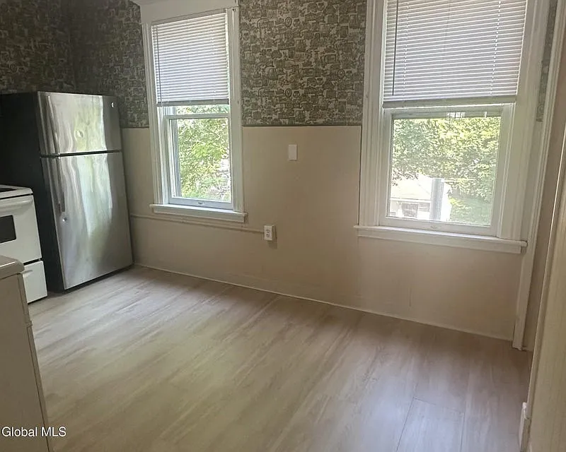 1 bed, 749 sqft, $1,300 — Photo 3