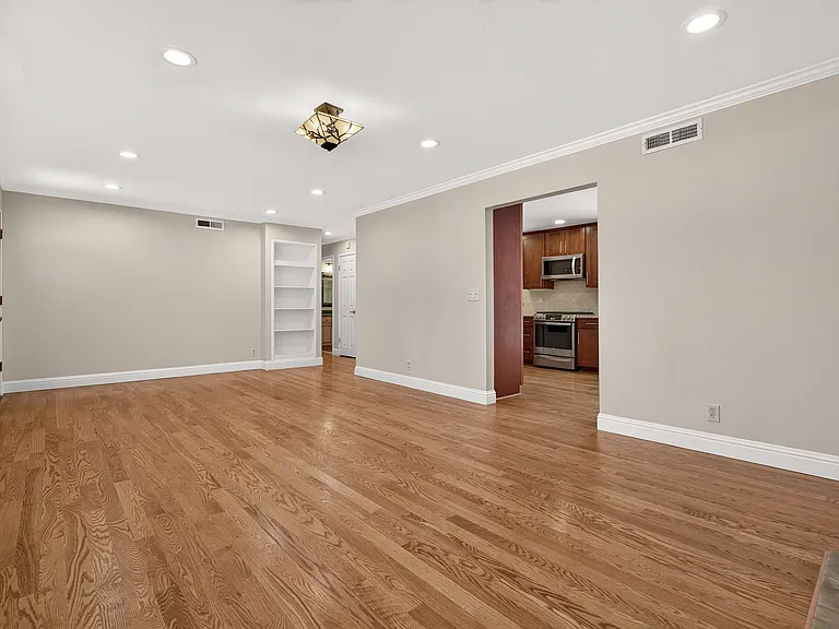 25 Bates Blvd — Photo 7