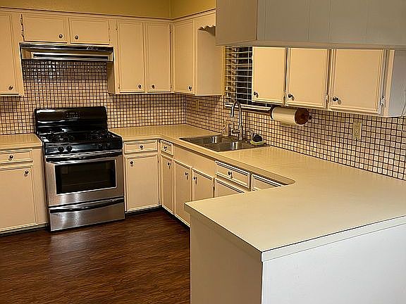 Roomy Kitchen Gas Range 