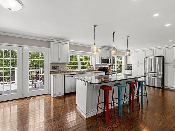 3rd image of 4300 Fieldspoint Pl