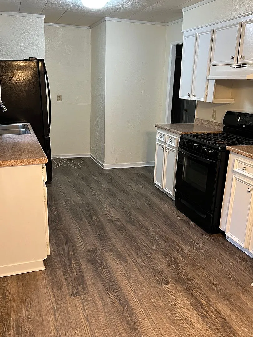 3 Bedroom, 1 Bath — Photo 3