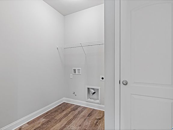 4th image of 141 Shrewsberry Dr