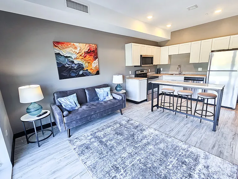 Diamond Place Apartments — Photo 3