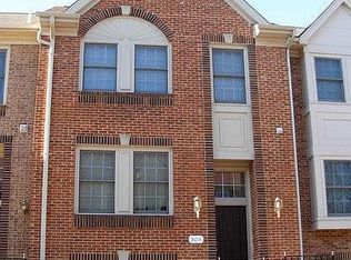 8014 Merry Oaks Ct, Vienna, VA 22182