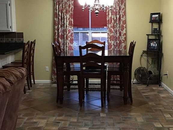 5th image of 165 Christie Lea Dr
