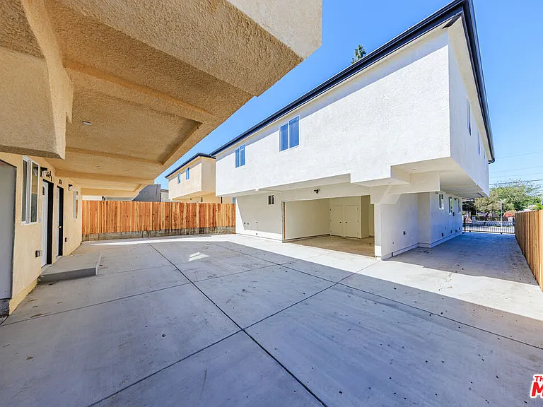 1640 Murchison St — Photo 2