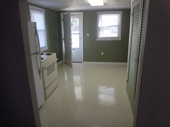 Kitchen w/laundry closet
