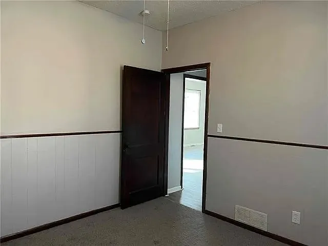 2 bed, 1.0 bath, 1089 sqft, $1,297 — Photo 2