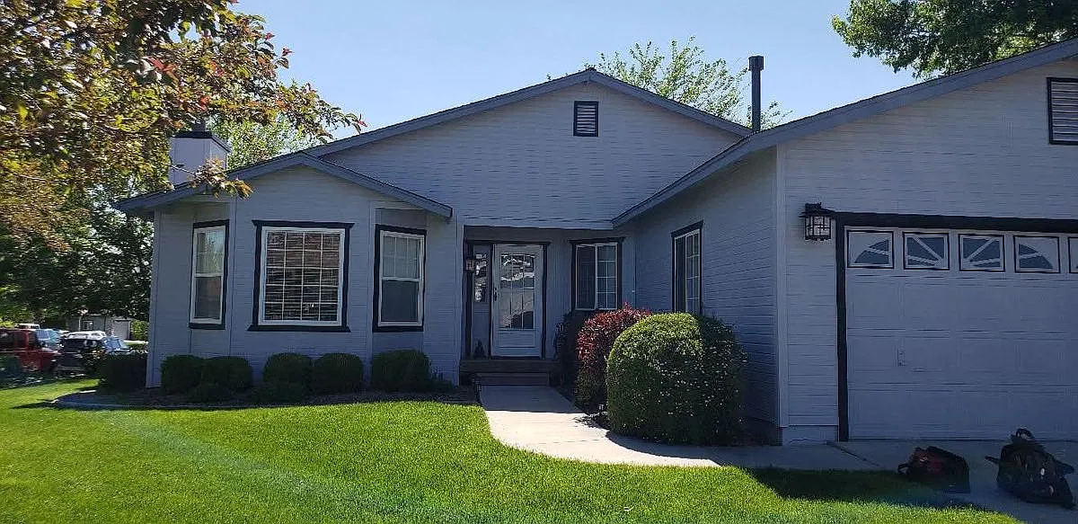 3 bed, 2.0 bath, 2088 sqft, $2,950 — Photo 1