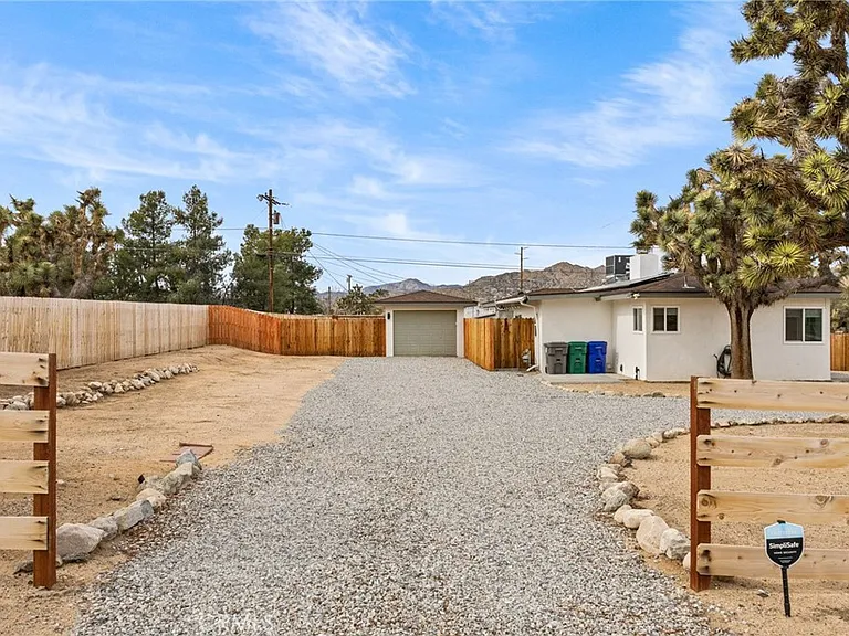 55585 Onaga Trl — Photo 35