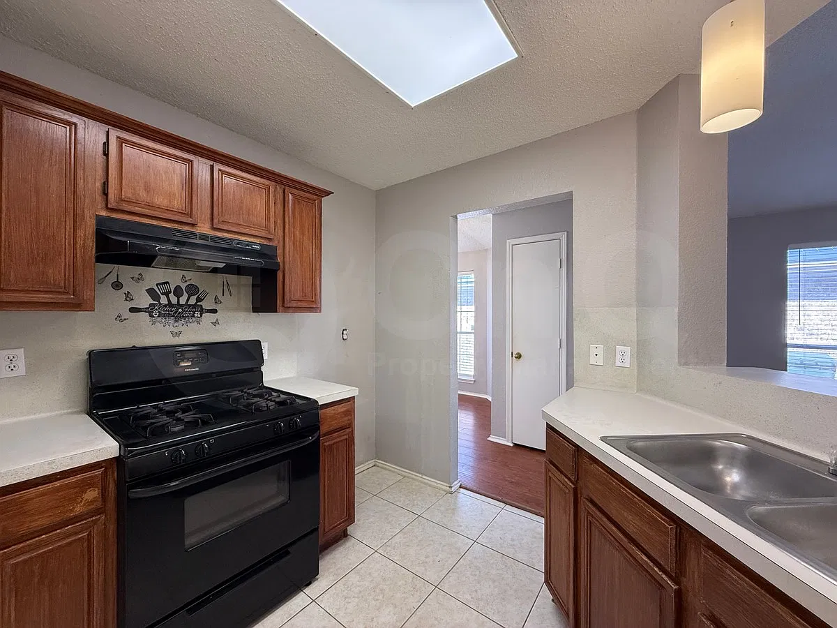 3 bed, 2.0 bath, 1186 sqft, $1,799 — Photo 4