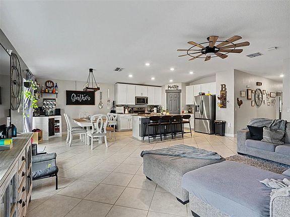 4th image of 149 TAFT DRIVE