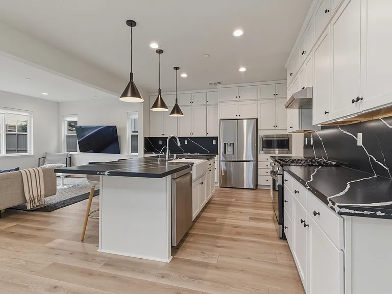 4065 Maddy Ave — Photo 3