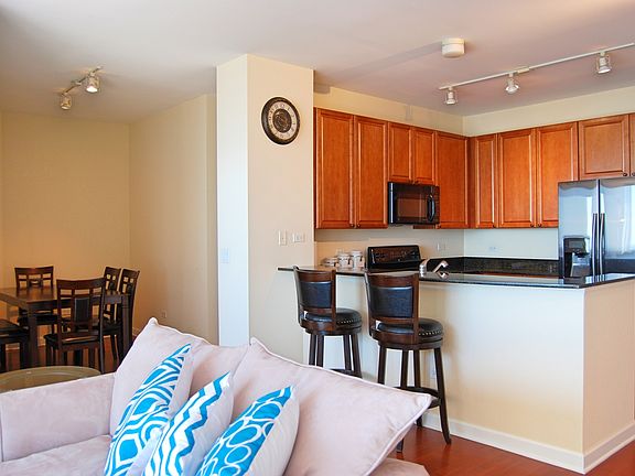 5th image of 1841 S Calumet Ave #Gu158