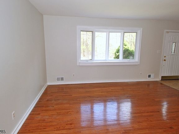 4th image of 73 Winchester Rd