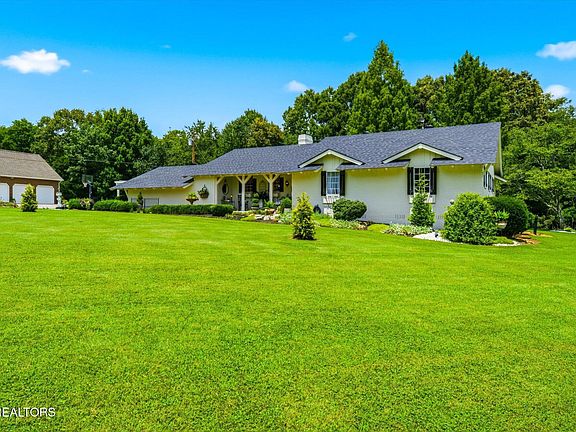 3rd image of 108 Fairlane Cir