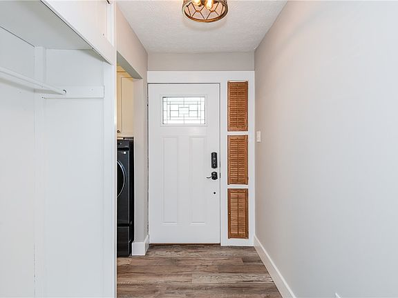 4th image of 464 Darnell Dr