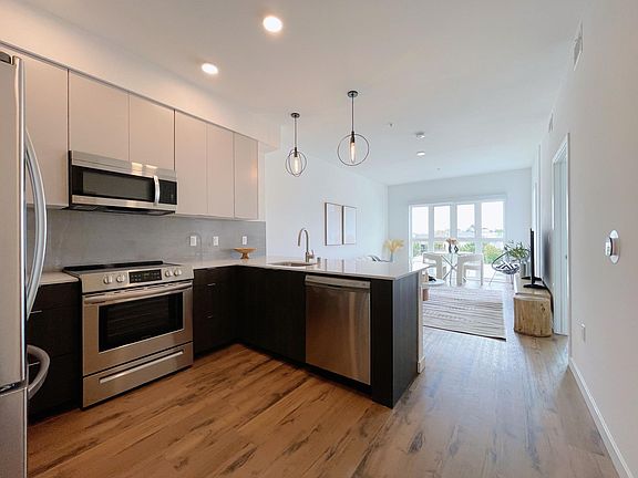 5th image of 1855 Westwood Blvd #301