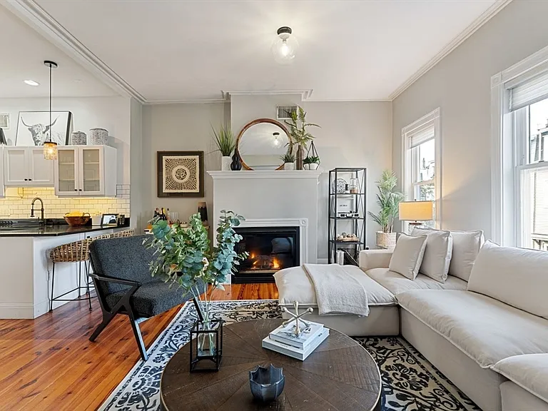 511 E 8th St #2 — Photo 8