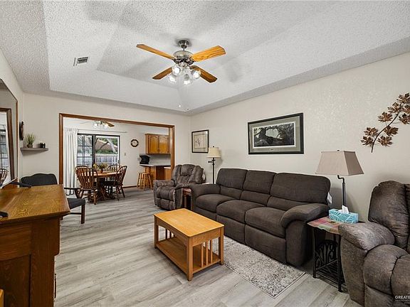 3rd image of 1604 Lakeside Dr