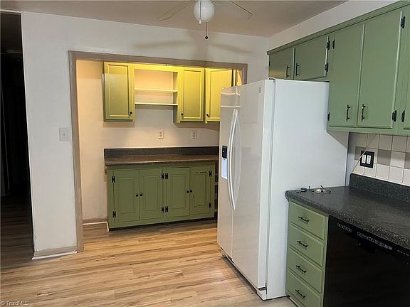 4th image of 124 Kimberly St