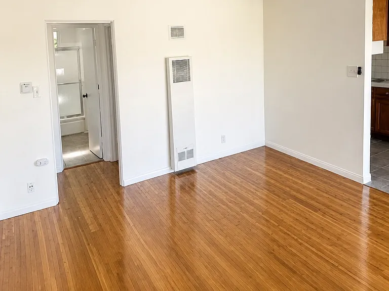 1427 N Gardner St #19 — Photo 9