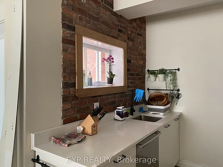 451 Sunnyside Ave — Photo 8