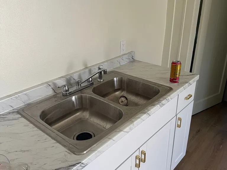 330 Howard Ave — Photo 28