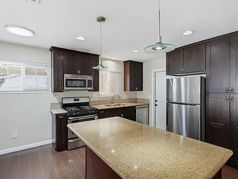 465 Meadowbrook Dr — Photo 16