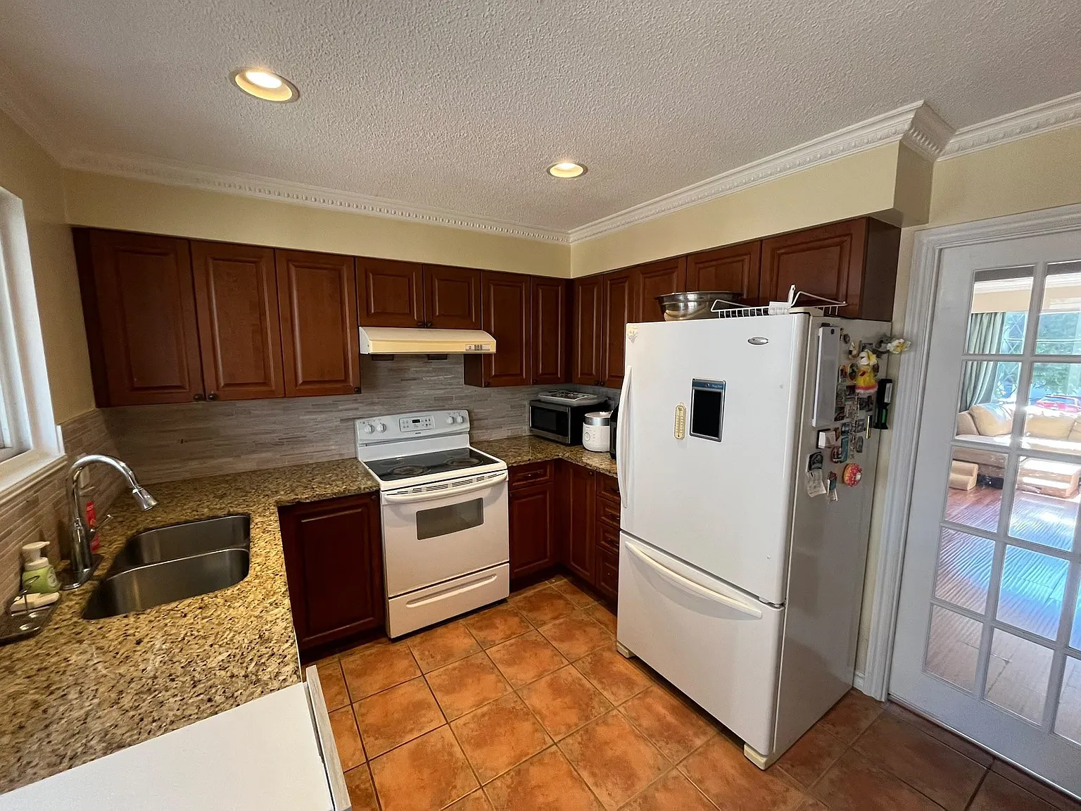 5 bed, 2100 sqft, $4,800 — Photo 3