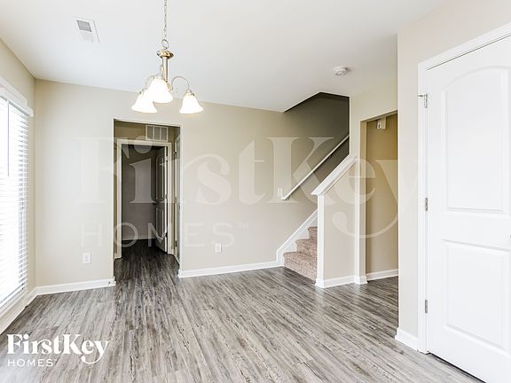5th image of 910 Park Rd