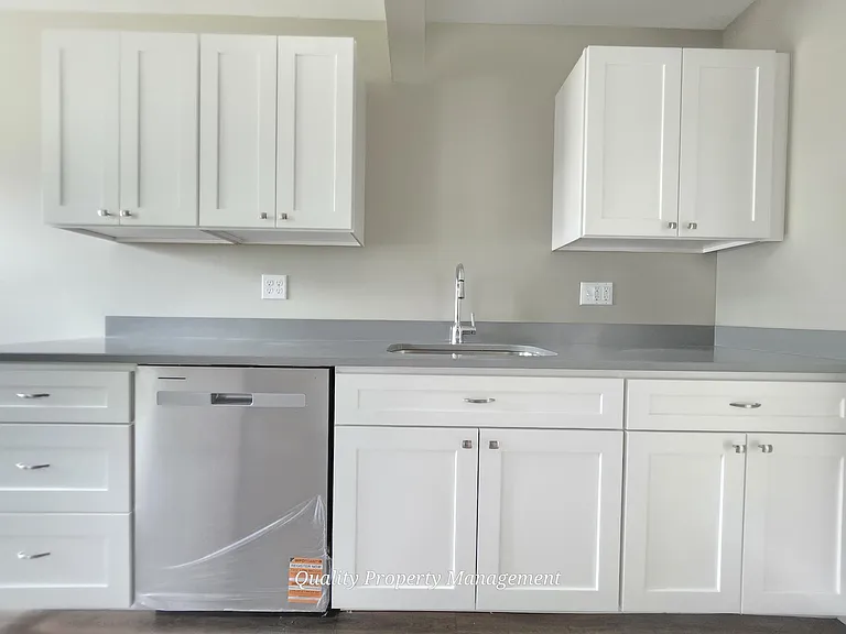 375 Lincoln St #2 — Photo 4