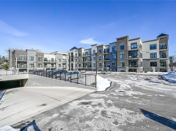 153 Wilson St W #310, Hamilton, ON L9G 1N4