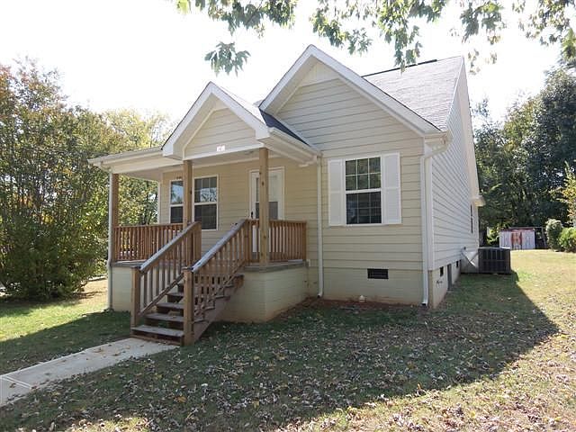 1st image of 301 Chamberlain Dr