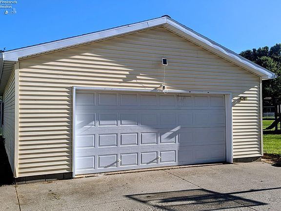 3rd image of 6725 Ridgewood Dr