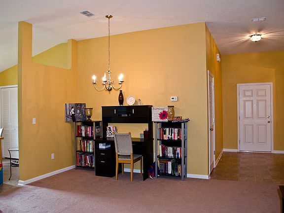 4th image of 186 N Aberdeenshire Dr
