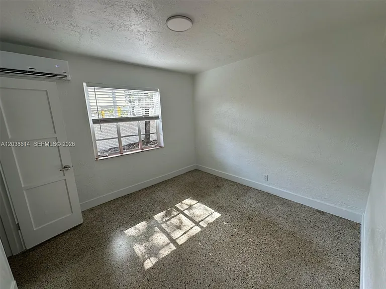 417 SE 14th Ct #1 — Photo 3