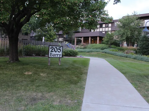 205 Barry Ave S APT 103, Wayzata, MN 55391