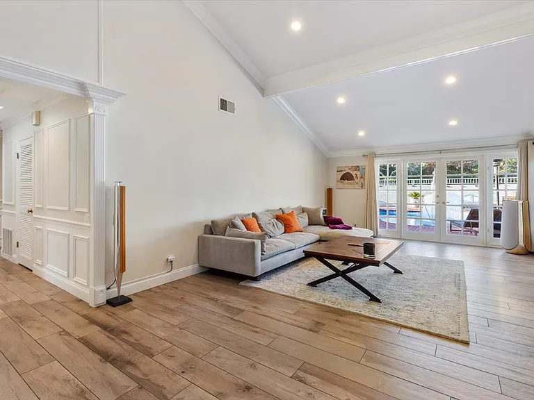8 Sandbar Dr — Photo 5