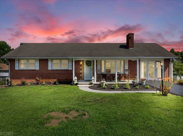 165 Overland Dr, Christiansburg, VA 24073