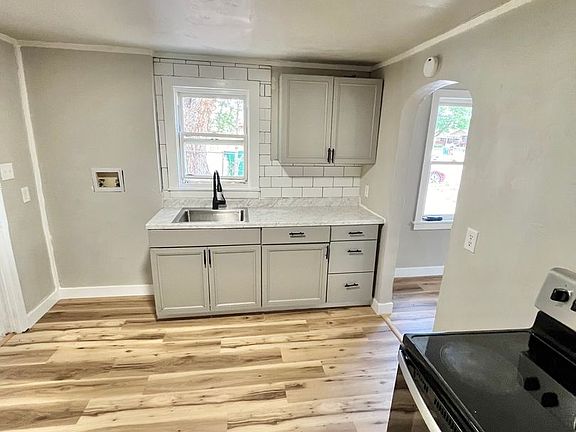 3rd image of 2101 W 17th St #A