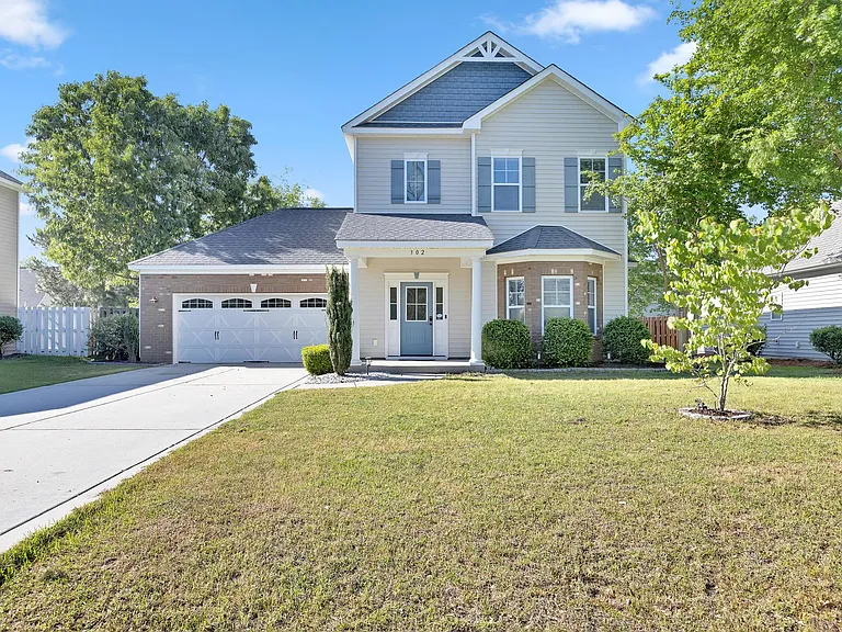 302 Huxton Ct — Photo 1