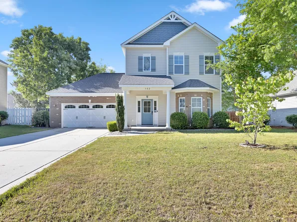 302 Huxton Ct, Sneads Ferry, NC 28460